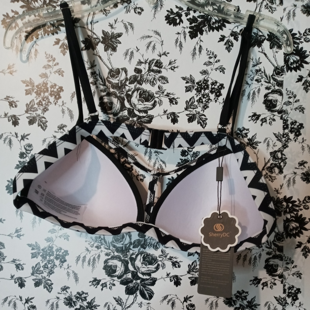 Swimsuit - Picture 3 of 4